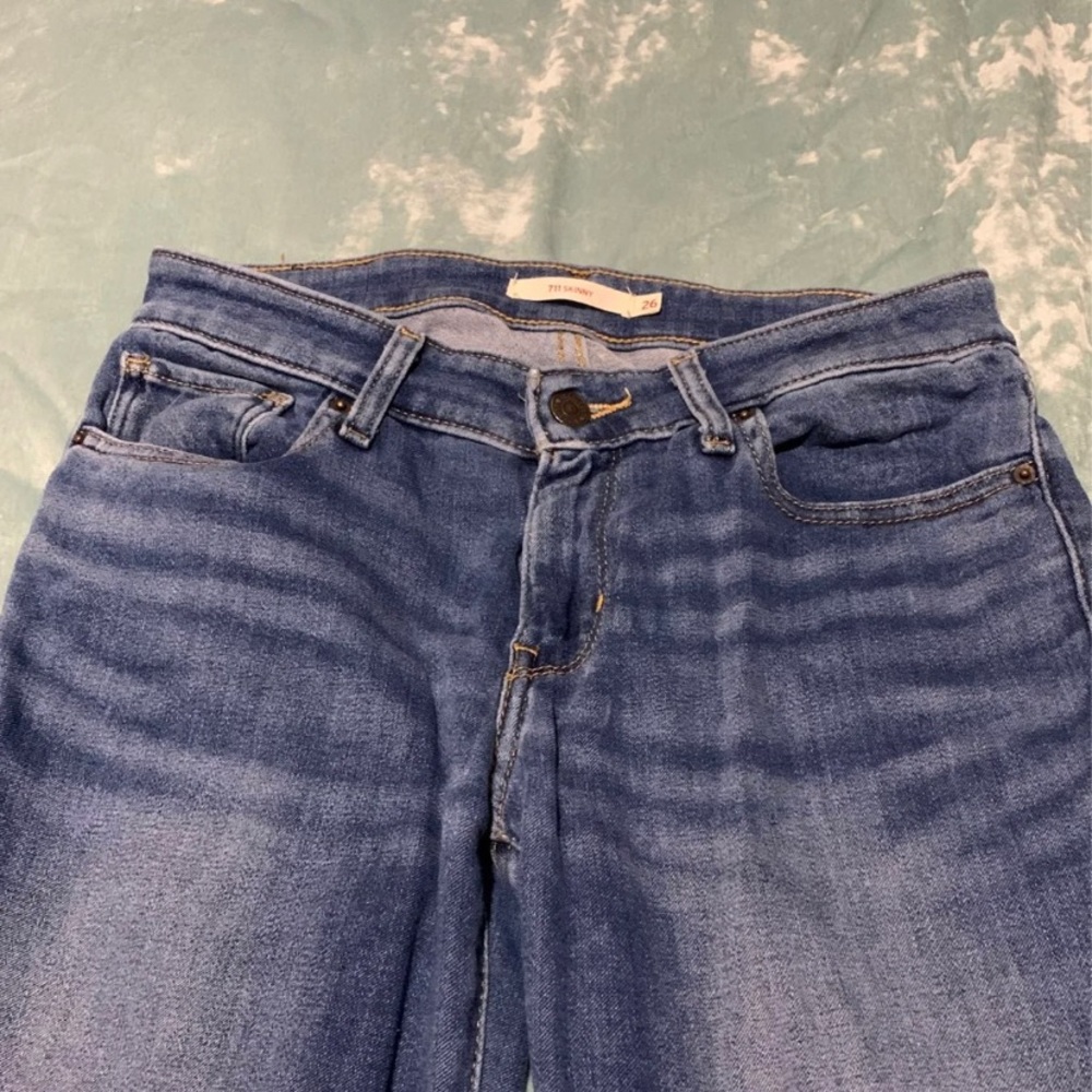Levis 711 Jeans